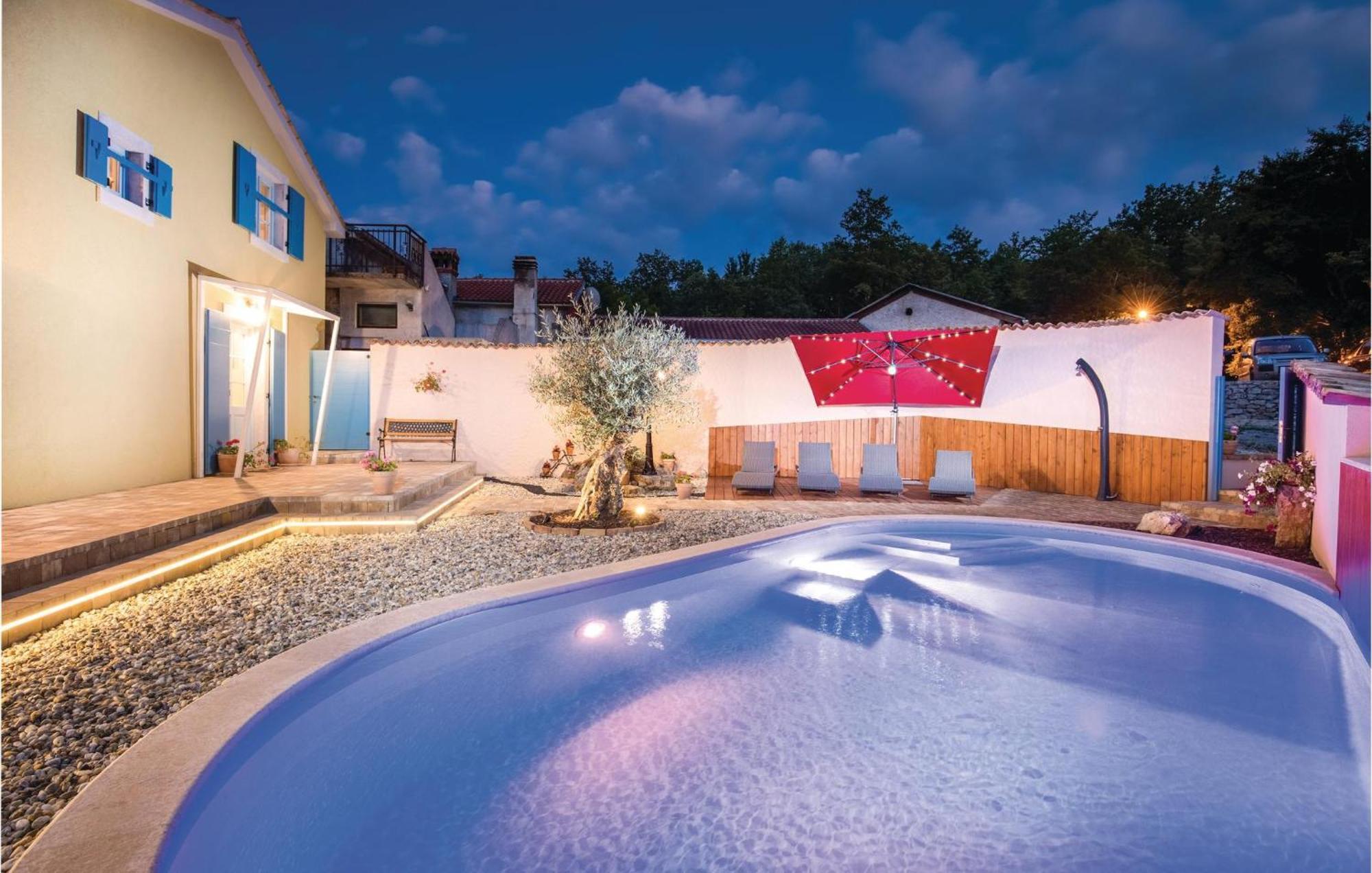 Stunning Home In Jurdani With Wifi Mucici ภายนอก รูปภาพ