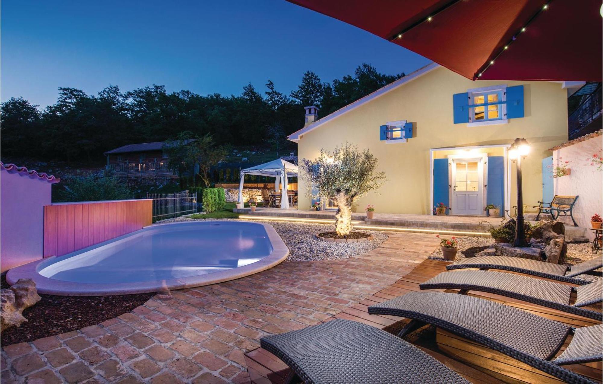 Stunning Home In Jurdani With Wifi Mucici ภายนอก รูปภาพ