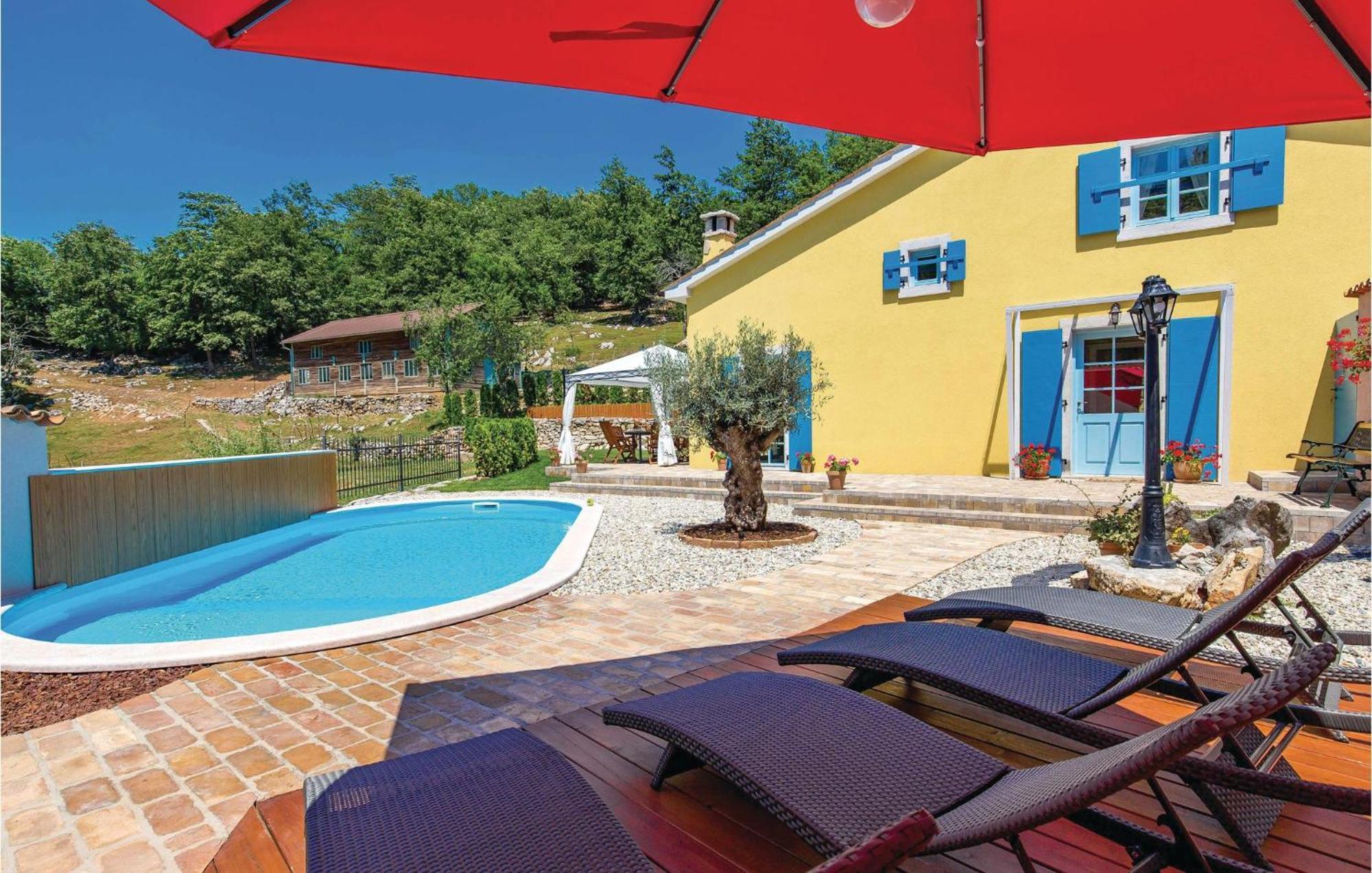 Stunning Home In Jurdani With Wifi Mucici ภายนอก รูปภาพ