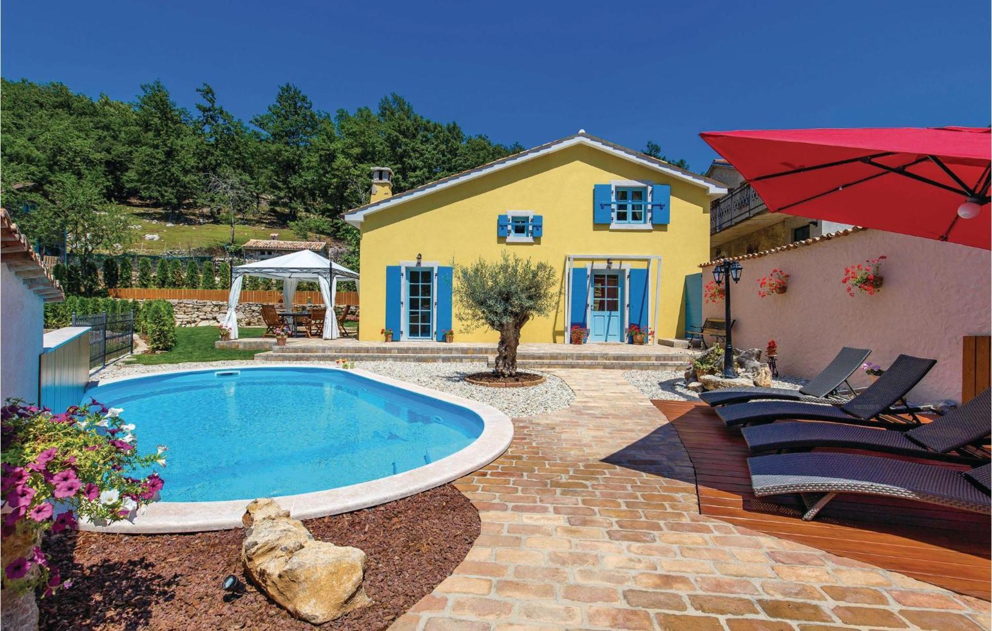 Stunning Home In Jurdani With Wifi Mucici ภายนอก รูปภาพ