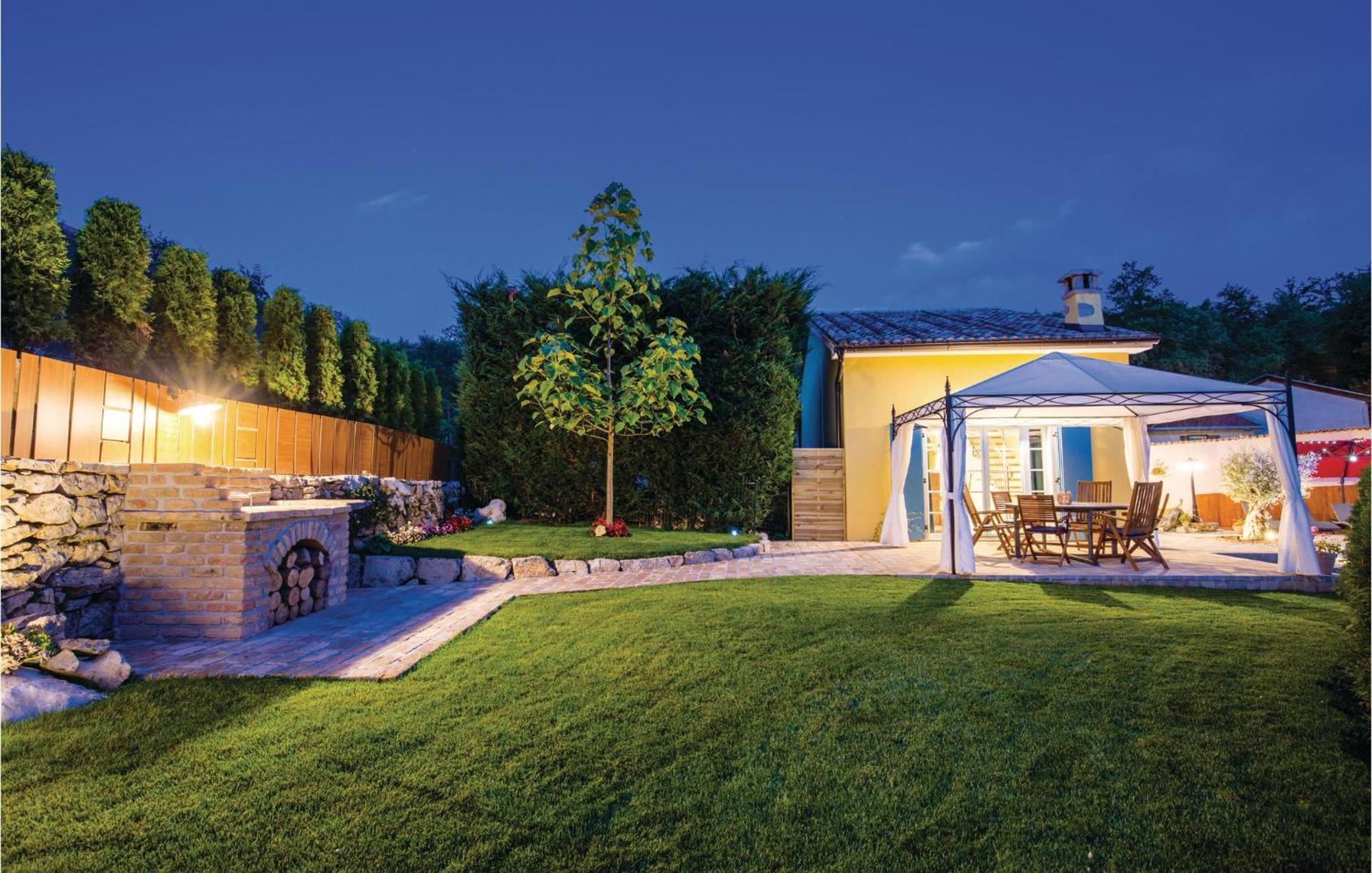 Stunning Home In Jurdani With Wifi Mucici ภายนอก รูปภาพ